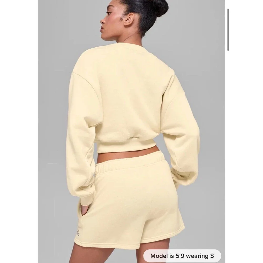 Alo-yoga Women's Candlelight yellow Accolade Crew and Shorts